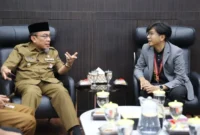 Wakil Wali Kota Padang, Maigus Nasir menerima kunjungan mahasiswa asal Negeri Sembilan dari UTM di Lounge Balai Kota Aia Pacah, Selasa (21/10/2025). (Foto: Prokopim Padang)