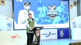 Wali Kota Padang Fadly Amran membuka Piala Wali Kota Esports Series 2 Tahun 2025 di Gedung Bagindo Aziz Chan Youth Center, Jumat (31/10/2025). (Foto: Prokopim Padang)