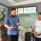 Wali Kota Padang Fadly Amran meninjau Bank Sampah Sejahtera Bersama di RW V, Kelurahan Indarung, Kecamatan Luki, Kamis (9/10/2025). (Foto: Prokopim Padang) 