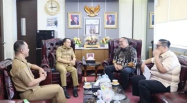 Wali Kota Pariaman Yota Balad bertemu Dirjen Bina Keuangan Daerah Kemendagri, DR. Drs. Agus Fatoni, M.Si, untuk berkonsultasi terkait indikator kebutuhan fiskal sebagai dasar perhitungan TKD. (Foto: Kominfo Pariaman)