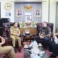 Wali Kota Pariaman Yota Balad bertemu Dirjen Bina Keuangan Daerah Kemendagri, DR. Drs. Agus Fatoni, M.Si, untuk berkonsultasi terkait indikator kebutuhan fiskal sebagai dasar perhitungan TKD. (Foto: Kominfo Pariaman)