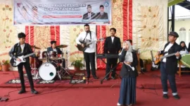 Wali Kota Padang bermain band bersama anak SMP