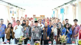 Wakil Wali Kota Padang, Maigus Nasir, membuka Pelatihan Pembelajaran Mendalam (Deep Learning) bagi guru-guru SMPN 2 Padang, Selasa (28/10/2025). (Foto: Prokopim Padang)
