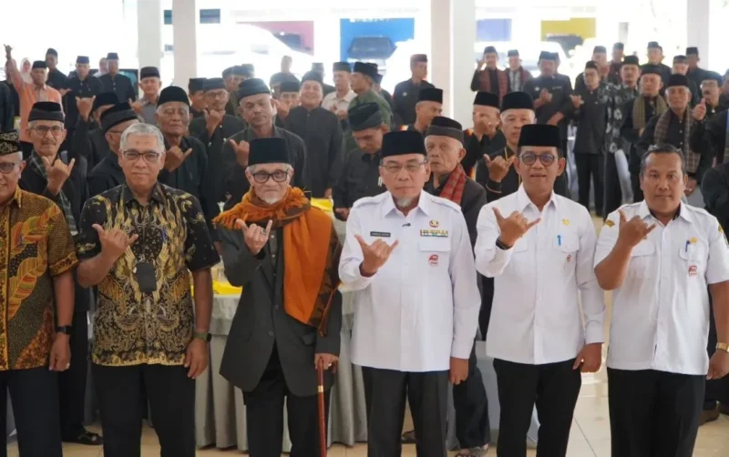 Wakil Wali Kota Padang, Maigus Nasir membuka FGD KAN se-Kota Padang di Palanta Kediaman Resmi Wali Kota Padang, Rabu (29/10/2025). (Foto: Prokopim Padang)