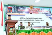 Wakil Wali Kota Padang, Maigus Nasir membuka kegiatan Sosialisasi Teknis Pelaksanaan JIAT di Kecamatan Bungtekab, Jumat (3/10/2025). (Foto: Prokopim Padang)