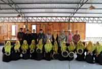 Wakil Wali Kota Padang, Maigus Nasir meninjau persiapan Tim Qasidah Kota Padang yang akan mewakili Sumatera Barat pada lomba tingkat nasional di Wisma Loren, Kecamatan Pauh, Jumat (3/10/2025). (Foto: Prokopim Padang)