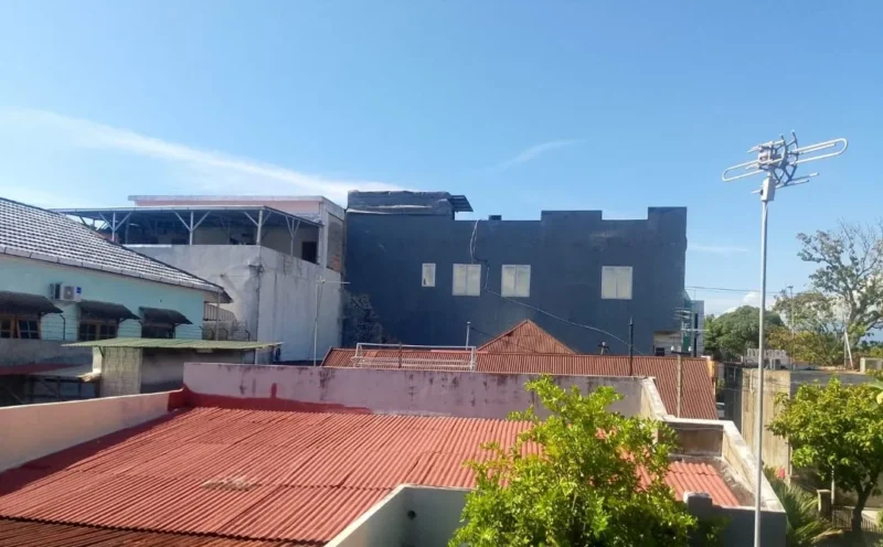 Langit Kota Padang terlihat cerah. (Foto: Dok. Pribadi) 