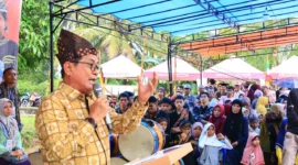 Bupati Padang Pariaman John Kenedy Azis membuka Pungguang Kasiak Agri & Culture Festival 2025, Sabtu (22/11). (Foto: Kominfo Padang Pariaman)