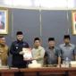 DPRD Padang menyetujui Ranperda APBD Tahun Anggaran 2026 dalam rapat paripurna yang digelar, Senin (24/11/2025). (Foto: Prokopim Padang)