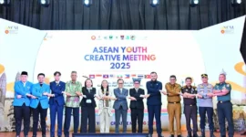 Wali Kota Padang, Fadly Amran menghadiri pembukaan seminar internasional AYCM 2025 di Convention Hall Unand, Senin (24/11/2025). (Foto: Prokopim Padang)