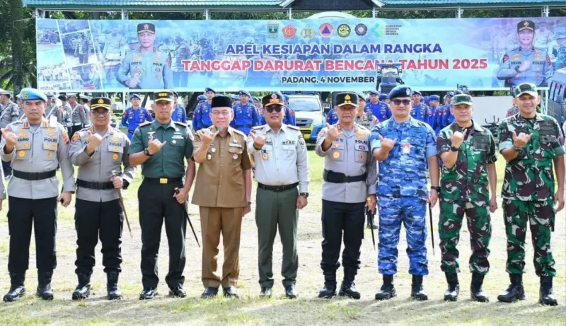 Wakil Wali Kota Padang, Maigus Nasir menghadiri Apel Kesiapan Tanggap Darurat Bencana Tahun 2025  digelar di Lapangan Imam Bonjol, Selasa (4/11/2025). (Foto: Prokopim Padang)