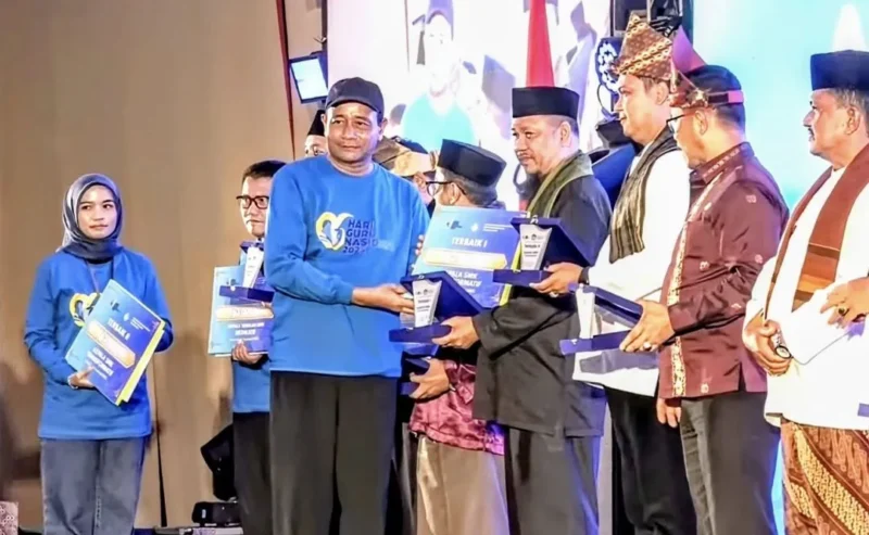 Lima guru Pasbar raih penghargaan GTK 2025 Sumbar. Dua guru terpilih wakili Sumbar ke ajang nasional. (Foto: Diskominfo Pasbar)