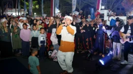 Artis Minang Ajo Buset turut memeriahkan BM Balkot Pariaman, Sabtu (15/11/2025). (Foto: Kominfo Pariaman)