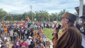 Bupati Hendrajoni.