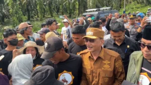 Bupati Hendrajoni..