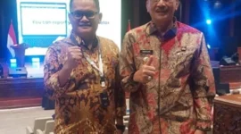Bupati Pessel, Hendrajoni (kiri) bersama Kadis Kominfo Pessel, Wendi saat menghadiri Digital Trust360 Summit di Jakarta. (Foto: Dok. Kominfo)