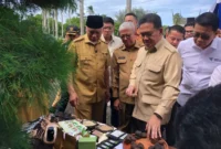 Menteri Perdagangan RI, Budi Santoso melepas ekspor 27 ton gambir Sumbar ke India di halaman Istana Gubernur Sumbar, Selasa (18/11/2025). (Foto: ADPSB)