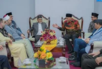 Gubernur Sumbar Mahyeldi Ansharullah menyambut para peserta Konferensi Wakaf Internasional 2025 dalam gala dinner di Auditorium Gubernuran, Jumat (14/11/2025). (Foto: ADPSB)