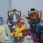 Gubernur Sumbar Mahyeldi Ansharullah menyambut para peserta Konferensi Wakaf Internasional 2025 dalam gala dinner di Auditorium Gubernuran, Jumat (14/11/2025). (Foto: ADPSB)