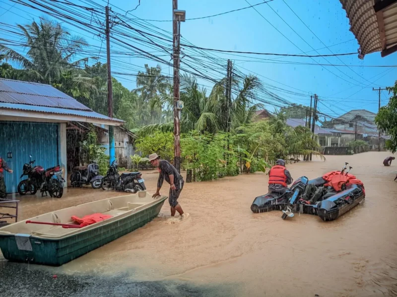 Kota Padang menjadi daerah dengan dampak terparah akibat bencana banjir yang melanda pada Jumat (28/11/2025). (Foto: WAG Puadalops BPBD Padang)