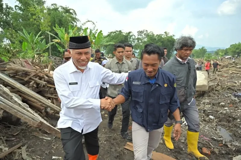 Gubernur Sumbar Mahyeldi Ansharullah meminta penanganan korban bencana dipercepat seiring membaiknya cuaca di wilayah Sumbar. (Foto: ADPSB)