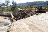 Pemkab Tanah Datar membutuhkan tambahan alat berat berupa excavator dan bulldozer untuk mempercepat pembersihan material akibat galodo atau banjir bandang. (Foto: Prokopim Tanah Datar)