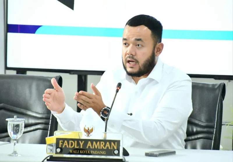 Wali Kota Padang Fadly Amran mengajak seluruh Ketua RT mendaftarkan wilayahnya untuk ikut Lomba Kebersihan “Padang Rancak Award 2025”. (Foto: Prokopim Padang)