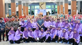 Wali Kota Padang Fadly Amran membuka Gebyar Kader PKK Padang 2025 di Gedung Bagindo Aziz Chan Youth Center, Kamis (6/11/2025). (Foto: Prokopim Padang)