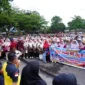 Bupati Tanah Datar Eka Putra melepas peserta gerak jalan jantung sehatdi Lapangan Cindua Mato, Sabtu (22/11/2025). (Foto: Prokopim Tanah Datar)