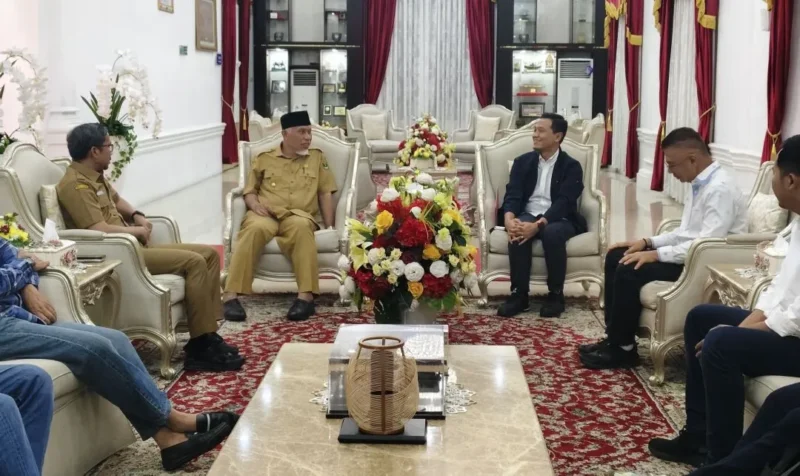 Gubernur Sumbar Mahyeldi memastikan Pemprov bersama PT Pertamina telah mengambil langkah cepat untuk memulihkan kelangkaan BBM di sejumlah SPBU. (Foto: ADPSB)