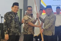 Wakil Bupati Pessel, Risnaldi Ibrahim didampingi Anggota DPRD Sumbar, Bakri Bakar menghadiri pengukuhan pengurus IKAPSO Padang. (Foto: Dok. Prokopim)