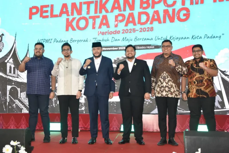 Wali Kota Padang, Fadly Amran menghadiri pelantikan BPC HIPMI Kota Padang periode 2025–2028 di Grand Basko Hotel Padang, Senin (10/11/2025). (Foto: Prokopim Padang)