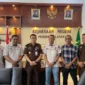 Ketua KONI Pessel, M Adli bersama jajaran pengurus saat bersilaturahmi dengan Kajari Mohd Radyan, SH, MH. (Foto: Dok. Humas KONI)