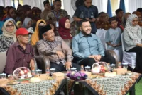 Wali Kota Padang Fadly Amran membuka kegiatan Gebyar Kreativitas Rimbo Kaluang di Halaman Kantor Lurah Rimbo Kaluang, Kamis (13/11/2025). (Foto: Prokopim Padang)