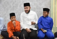 Wali Kota Padang Fadly Amran melakukan monitoring Subuh Mubarakah di Masjid Taufiq Kayu Gadang, Kelurahan Pasar Ambacang, Kecamatan Kuranji, Jumat (14/11/2025). (Foto: Prokopim Padang)