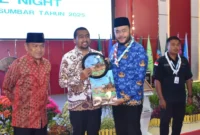 Wali Kota Padang Fadly Amran menyambut peserta Raimuna Daerah (Raida) VII Sumbar di Aula Bagindo Aziz Chan, Balai Kota Padang Aie Pacah, Senin (17/11/2025). (Foto: Prokopim Padang)