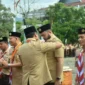 Wali Kota Padang, Fadly Amran menerima Tanda Penghargaan Orang Dewasa Gerakan Pramuka berupa Lencana Dharmabakti pada Raimuna VII Gerakan Pramuka Sumbar yang berlangsung di Kota Padang, Selasa (18/11/2025).
