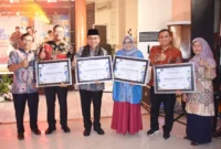 Pemko Padang memboyong empat penghargaan pada Malam Apresiasi BBPMP Sumbar yang digelar pada Jumat malam (21/11/2025). (Foto: Prokopim Padang)