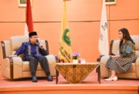 Wakil Wali Kota Padang, Maigus Nasir menjadi pemateri pada kegiatan LKMM-TD yang digelar BEM FTSP UBH di Convention Hall Kampus I Proklamator, Sabtu (22/11/2025). (Foto: Prokopim Padang)