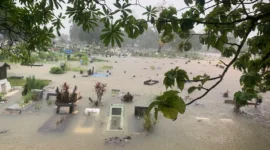 Kondisi area pemakaman di TPU Tunggul Hitam terendam banjir, Selasa pagi (25/11/2025). (Foto: Ist)