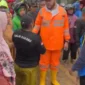 Wali Kota Padang Fadly Amran meninjau lokasi banjir bandang di Kelurahan Lubuk Minturun, Kecamatan Koto Tangah, Kamis (27/11/2025). (Foto: Prokopim Padang)