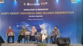 Kepala BPKAD, Raju Minropa menjadi salah satu narasumber pada Workshop Implementasi KKI Segmen Pemerintah Wilayah Sumatera yang diselenggarakan Bank Indonesia di Kota Medan, Kamis (20/11/2025). (Foto: Prokopim Padang)