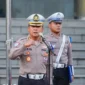 Kabag Ops Korlantas Polri Kombes Pol Aries Syahbudin memimpin apel pagi di Lapangan NTMC Polri, Senin (17/11/2025). (Foto: Humas Polri)