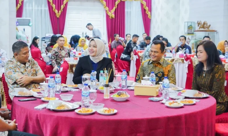 Kajari Dharmasraya yang baru, Sumanggar Siagian mendapat sambutan hangat dari Pemkab Dharmasraya. (Foto: Kominfo Dharmasraya)