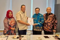 Wali Kota Pariaman Yota Balad melakukan audiensi dengan Dirjen PAUD Dikdasmen Kemendikdasmen RI, Gogot Suharwoto di Hotel Harris Vertu Harmoni, Jakarta, Kamis (7/11/2025). (Foto: Kominfo Pariaman)