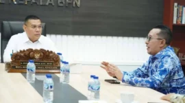 Bupati Tanah Datar Eka Putra bersama Rektor UIN Mahmud Yunus Prof. Delmus Puneri Salim menemui Wamen ATR/BPN Ossy Dermawan di Kantor Kementerian ATR/BPN RI, Jakarta Selatan, Kamis (20/11/2025). (Foto: Prokopim Tanah Datar)