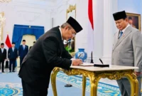Presiden Prabowo Subianto melantik keanggotaan Komisi Percepatan Reformasi Polri di Istana Merdeka, Jakarta, Jumat (7/11/2025). (Foto: BPMI Setpres)