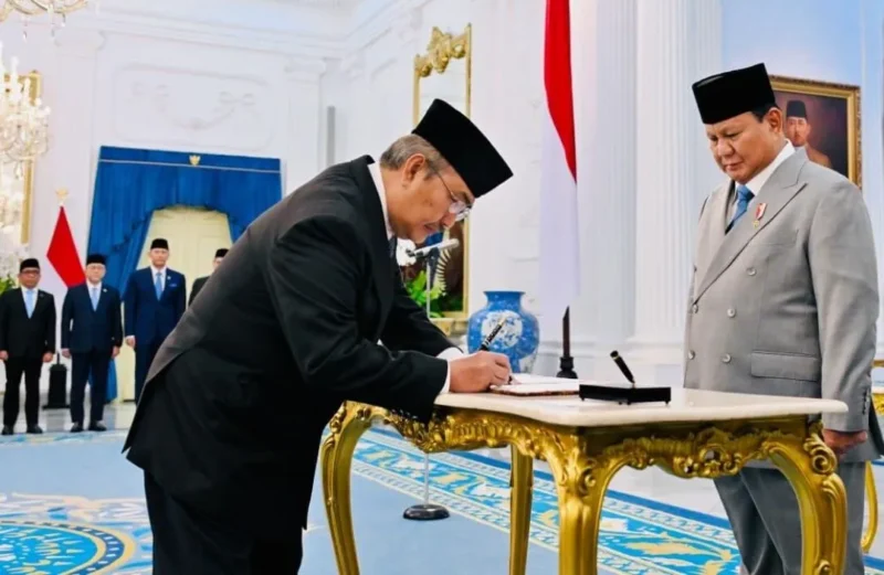 Presiden Prabowo Subianto melantik keanggotaan Komisi Percepatan Reformasi Polri di Istana Merdeka, Jakarta, Jumat (7/11/2025). (Foto: BPMI Setpres)