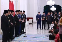 Ketua Komisi Percepatan Reformasi Polri, Jimly Asshiddiqie memberikan keterangan pers kepada wartawan di Istana Merdeka, Jakarta, Jumat (7/11/2025). (Foto: BPMI Setpres)