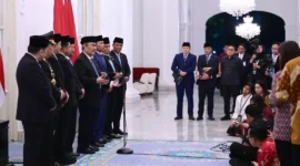 Ketua Komisi Percepatan Reformasi Polri, Jimly Asshiddiqie memberikan keterangan pers kepada wartawan di Istana Merdeka, Jakarta, Jumat (7/11/2025). (Foto: BPMI Setpres)